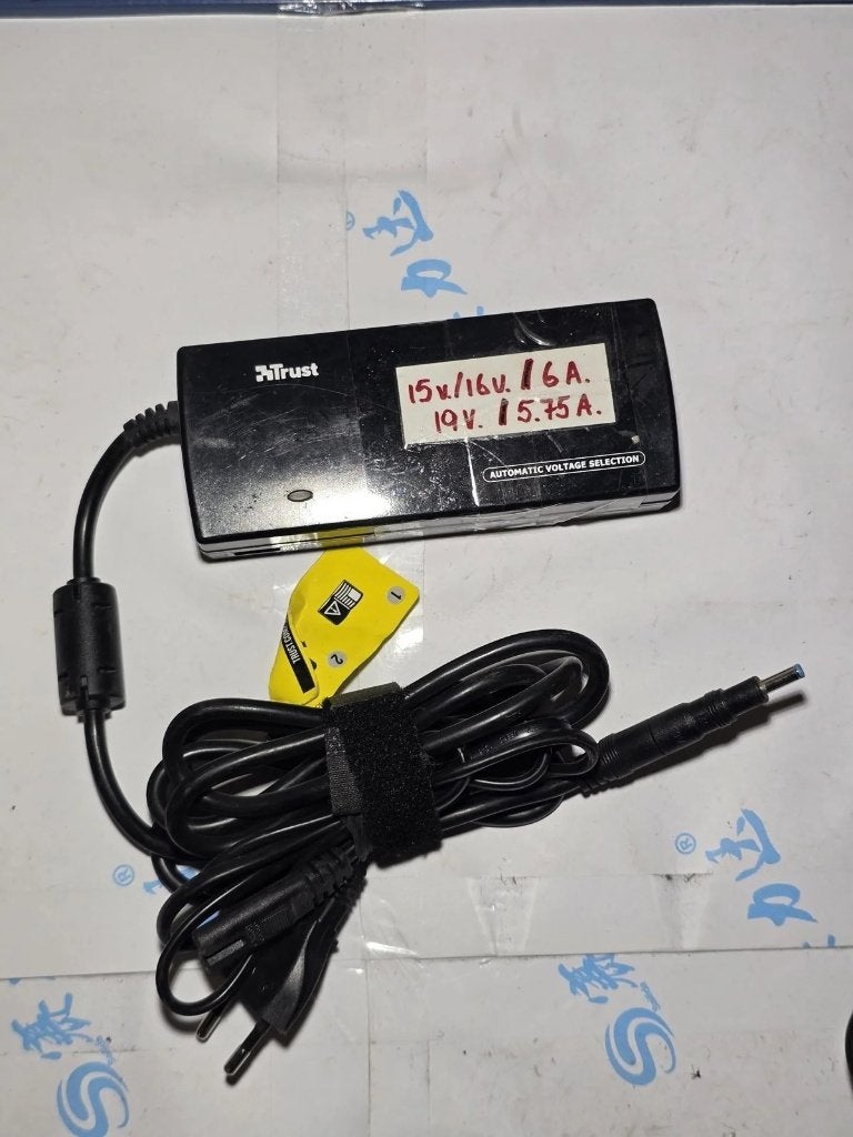 Trust SMP-125WUSB universele laptop oplader 15V 19V, Télécoms, Envoi, Comme neuf, Autres marques