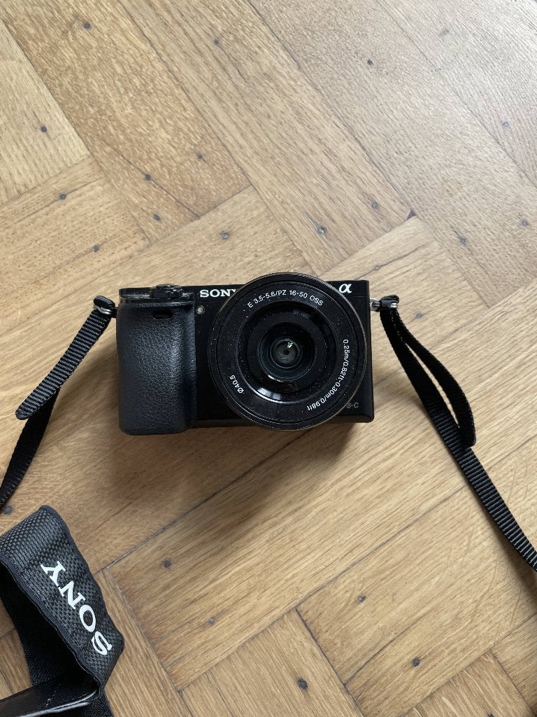 Sony A6000 noir + objectif 16-50 mm + 3 piles, TV, Hi-fi & Vidéo, Sony, Monture Sony E, Comme neuf, Enlèvement