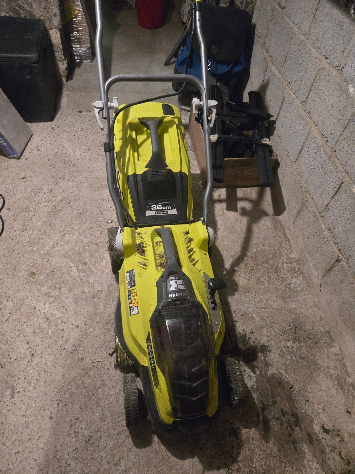 Tondeuse hybride Ryobi a vendre cause double emploi  36cm, Jardin & Terrasse, Enlèvement