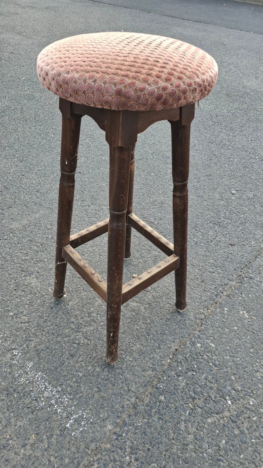 5 vintage cafe horeca houten krukken met nagels mancave, Huis en Inrichting, 60 tot 90 cm, Ophalen of Verzenden, Hout, Gebruikt