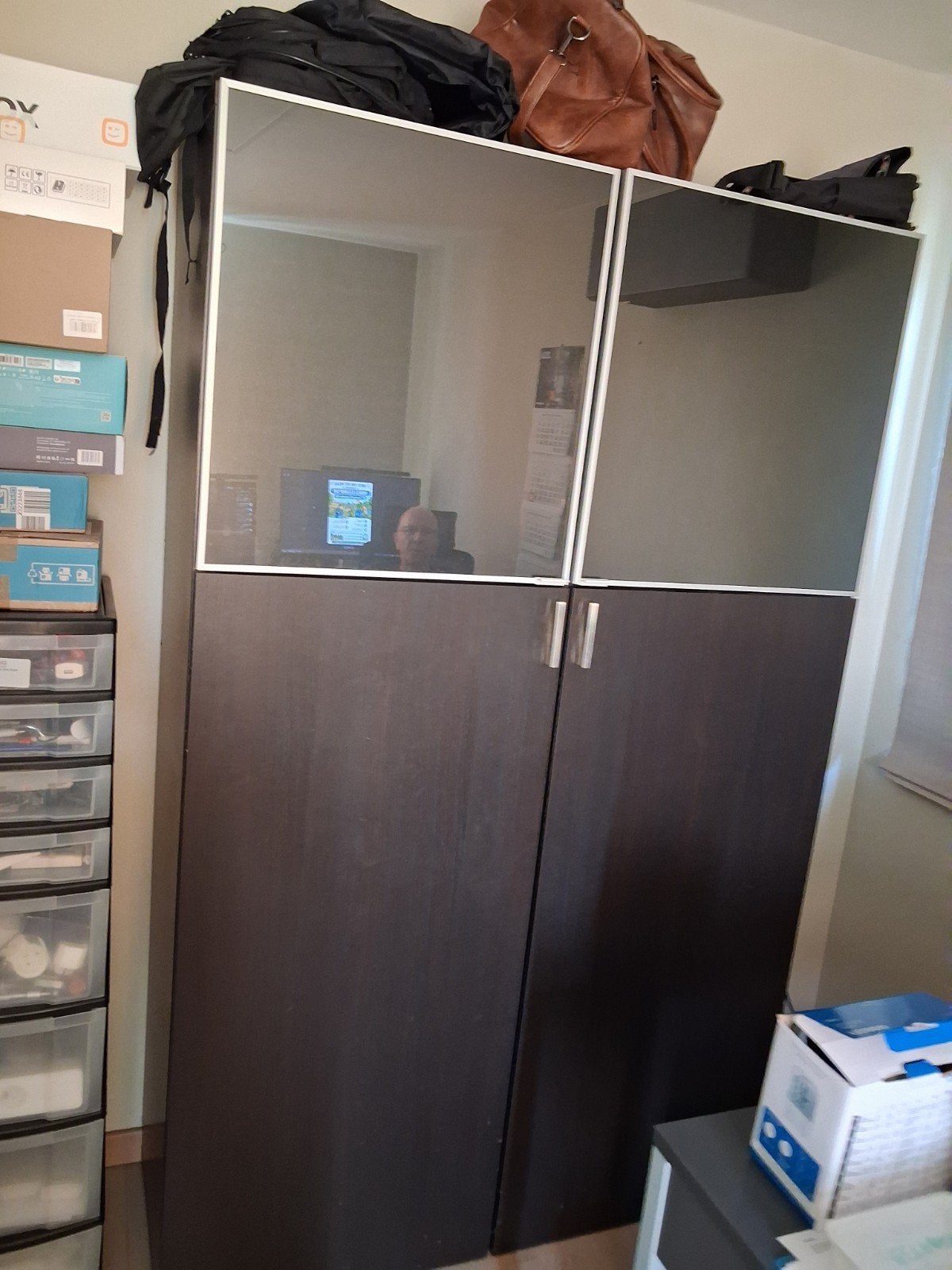 gratis kast 2 x 1, Huis en Inrichting, Kasten | Roldeurkasten en Archiefkasten, Ophalen
