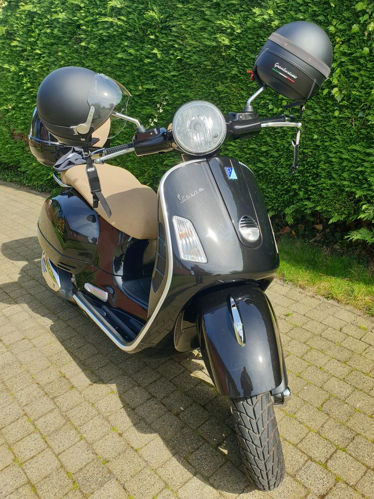 Vespa Piaggio 125 GTS + tout-en-un supplémentaire, 125 cm³, Particulier