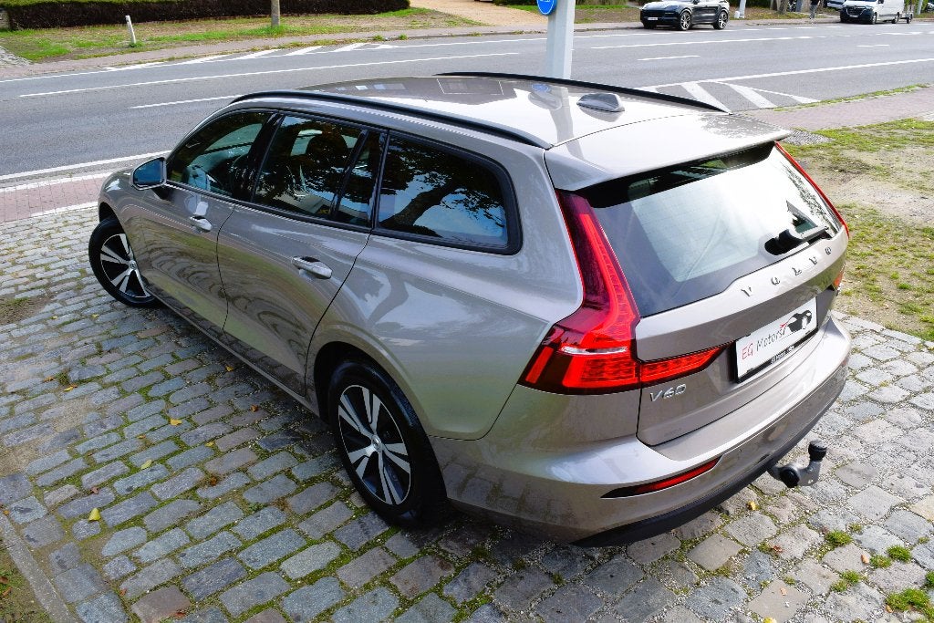 Volvo V60 2.0D3/Automaat/CarPlay/LED/Trekhaak/GARANTIE, Autos, Argent ou Gris, Entreprise, Ordinateur de bord, Entretenue par le concessionnaire
