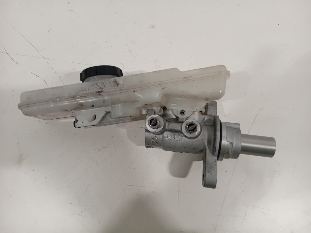 Hoofdrem cylinder Tesla Model 3, Onderdelen@venauto.nl, Van der Ven Autorecycling B.V., Ettenseweg 76, 4706 PB Roosendaal, The Netherlands