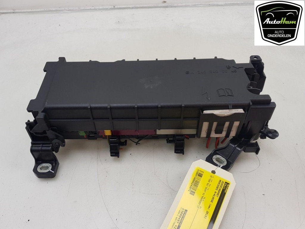 BOITIER FUSIBLES Mercedes-Benz A (W176) (01-2012/05-2018), Utilisé, Mercedes-Benz