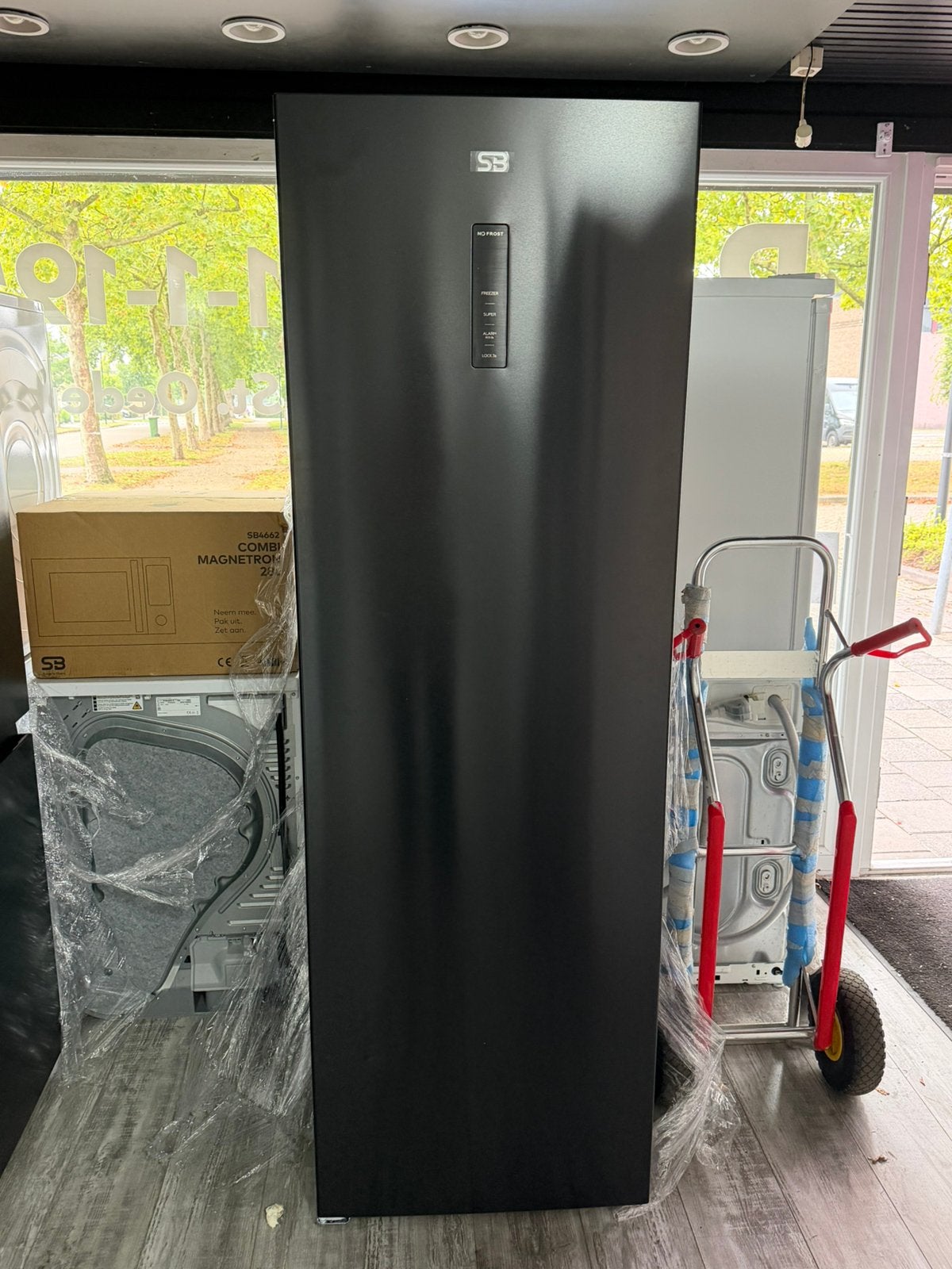 Vriezer Vrieskast Kastmodel Zwart NoFrost 274L 185Hoog Nieuw, Elektronische apparatuur, Vrieskast, Nieuw, Energieklasse A of zuiniger