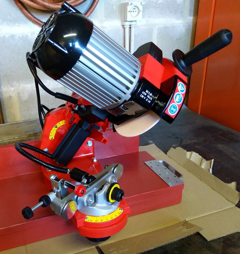 Affûteuse de chaîne TECOMEC (Professionnelle), Bricolage & Construction, Outillage | Scies mécaniques, Comme neuf, Tronçonneuse