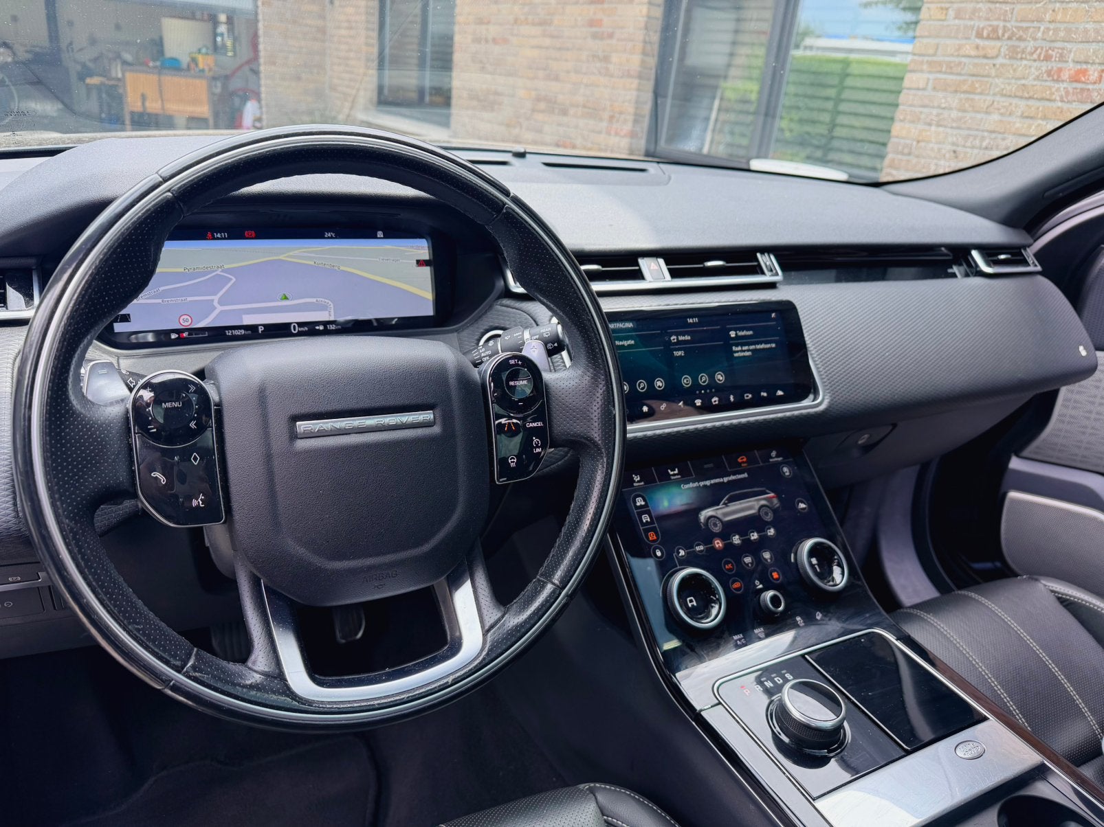 Range Rover Velar R-dynamic - CARPLAY Full optie-240pk 2.0d, Automaat, Range Rover Velar, Zwart, Leder