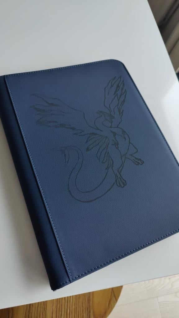 Custom Engraved Pokemon Binder – 360 Kaarten, 9-Pocket Map, Hobby en Vrije tijd, Verzamelkaartspellen | Pokémon, Nieuw, Boek of Catalogus