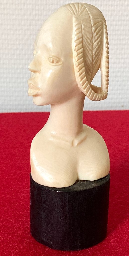Statuette Signée d'Afrique Centrale en Os - Années 1950, Signé, Sculpture, Afrique, Enlèvement ou Envoi