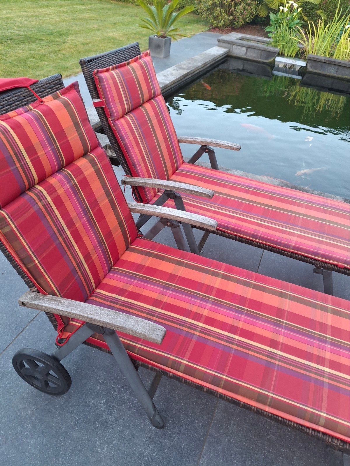 2 chaises longues avec coussins, Jardin & Terrasse, Enlèvement