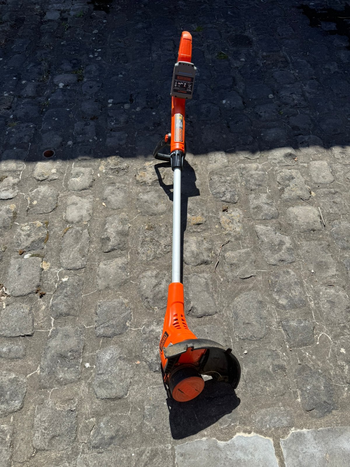 Black & Decker kantensnijder met lithiumbatterij, Tuin en Terras, Grastrimmers, Ophalen, Gebruikt, Accu