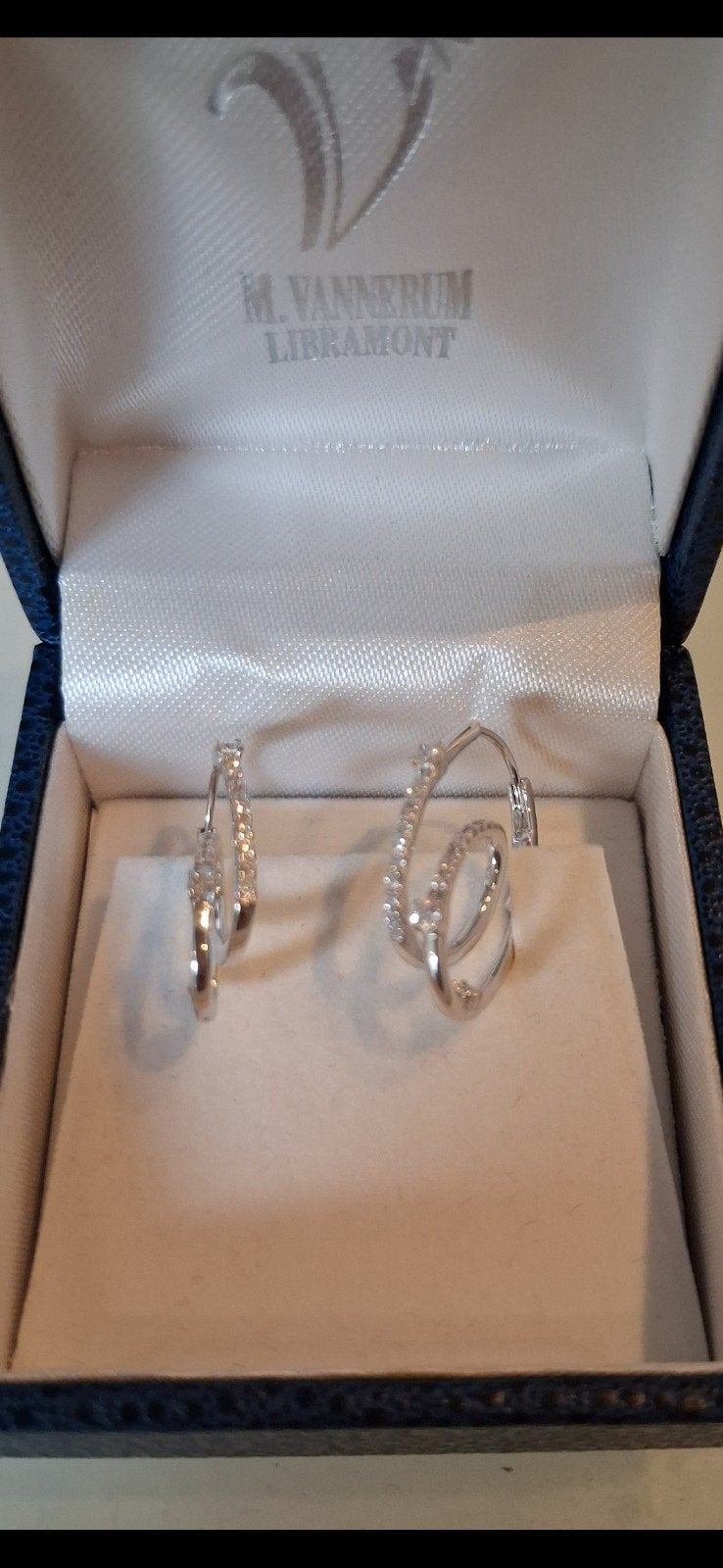Boucle d'oreille en or 18k et diamant NEUVE, Bijoux, Sacs & Beauté, Boucles d'oreilles, Neuf, Or, Avec pierre précieuse, Blanc