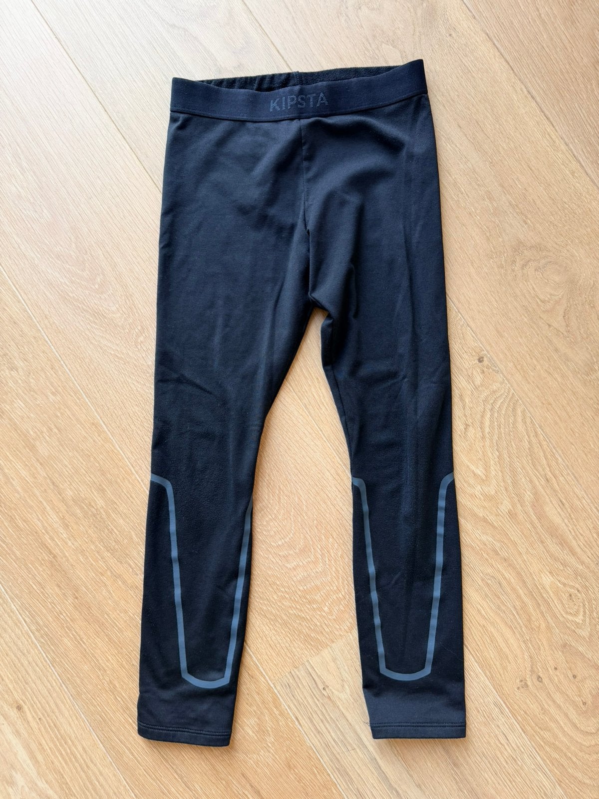 Thermische lange broek maat 140 - 146 van Kipsta, Enfants & Bébés, Enlèvement ou Envoi, Comme neuf, Garçon ou Fille, Vêtements de nuit ou Sous-vêtements