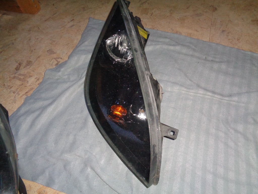 Phare avant droit Mitsubishi Colt - foncé, Enlèvement ou Envoi, Utilisé, Mitsubishi