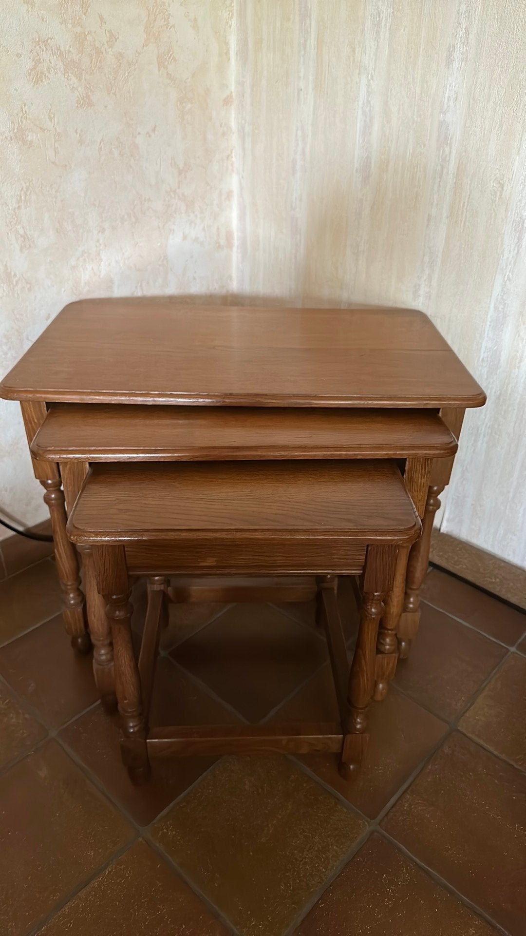 Ensemble de 3 tables gigognes enchâssées., Enlèvement