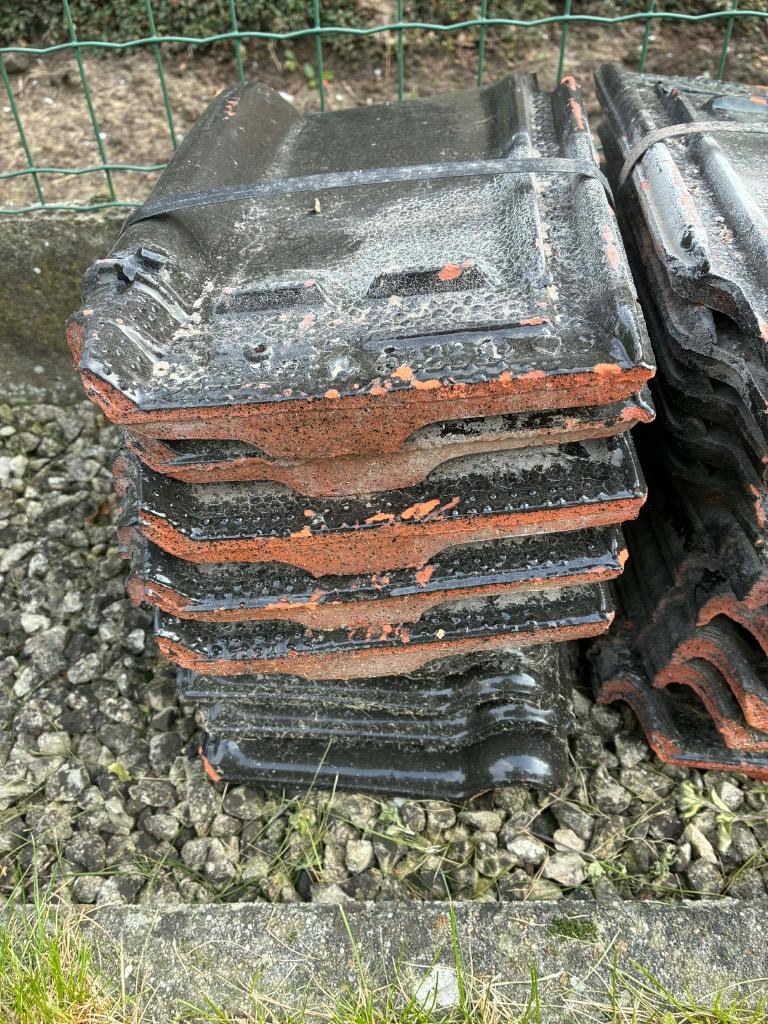 Zwarte dakpannen, Doe-het-zelf en Bouw, Dakpannen en Dakbedekking, Ophalen, Steen of Klei, Zwart, Zo goed als nieuw