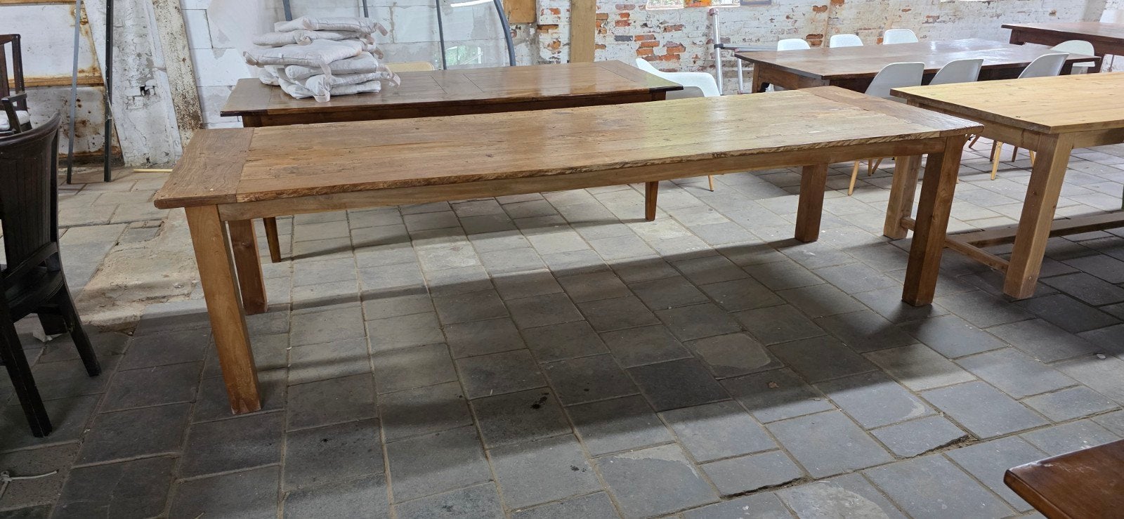 deze 3 meter lange tafel heeft de perfecte landelijke look, Huis en Inrichting, Tafels | Eettafels, Ophalen of Verzenden, Gebruikt