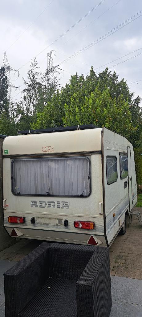 Caravane Adria, Caravanes & Camping, Caravanes, Particulier, jusqu'à 4, 750 - 1000 kg, Siège standard, Adria, 2 lits séparés, Coin salon convertible