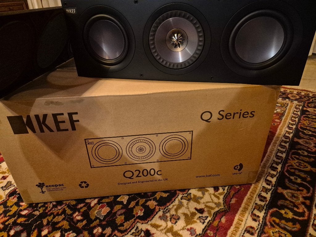 KEF Q200C centerspeaker, Ophalen, Zo goed als nieuw, 60 tot 120 watt, Center speaker