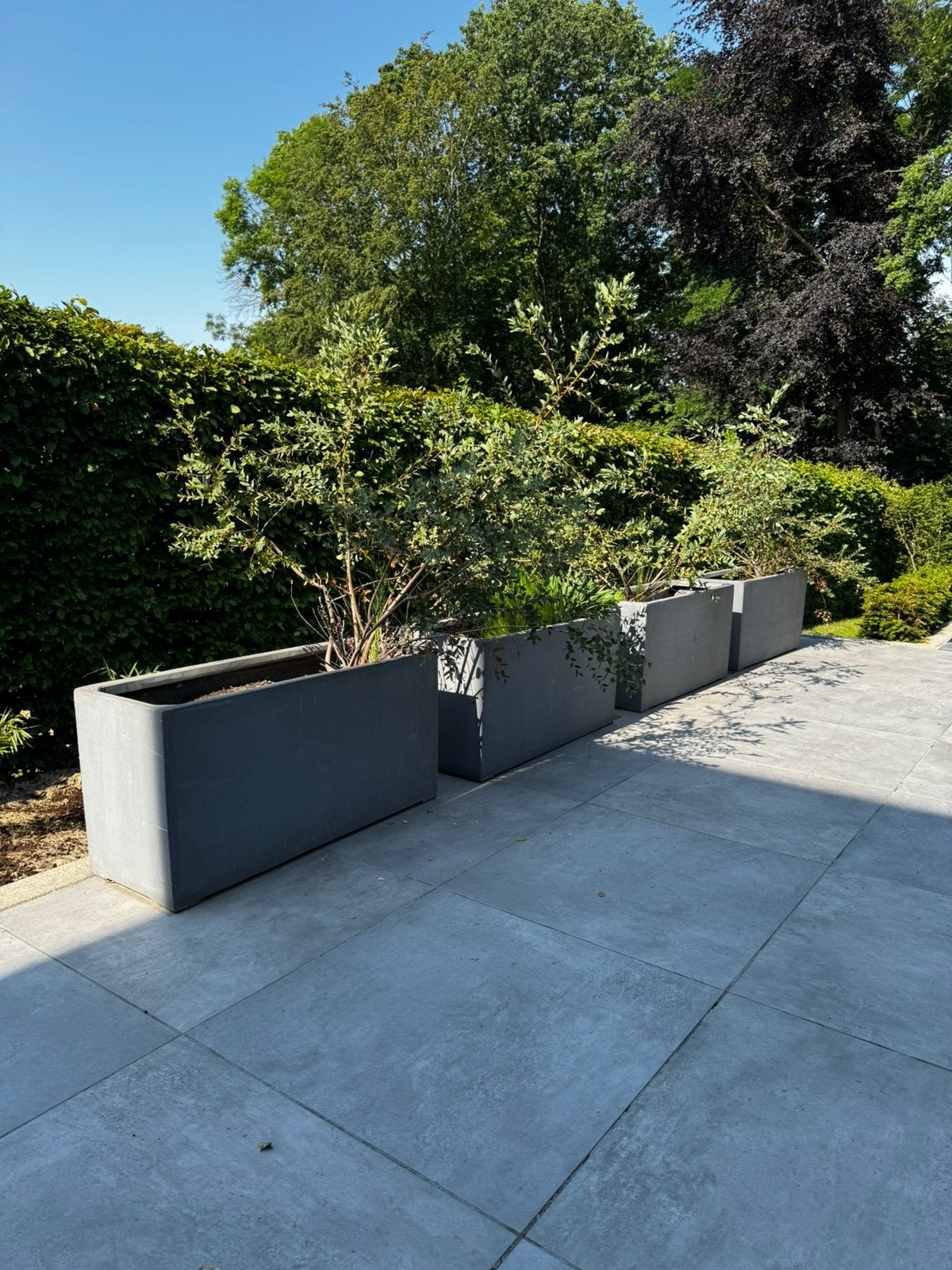 4 design bloembakken – lichtgewicht vezelcement/composiet, Ophalen, Zo goed als nieuw