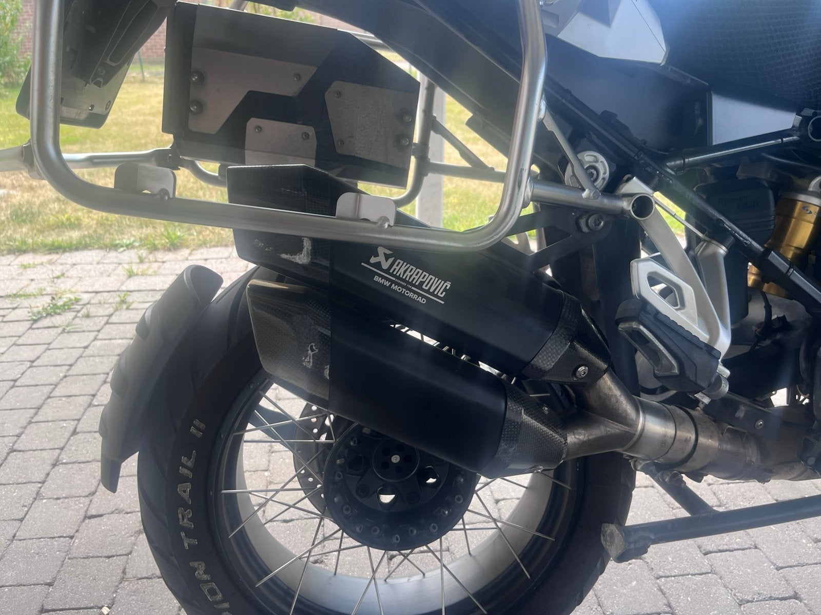 Dubbele akrapovic. Zie omschrijving, Motoren, Bedrijf