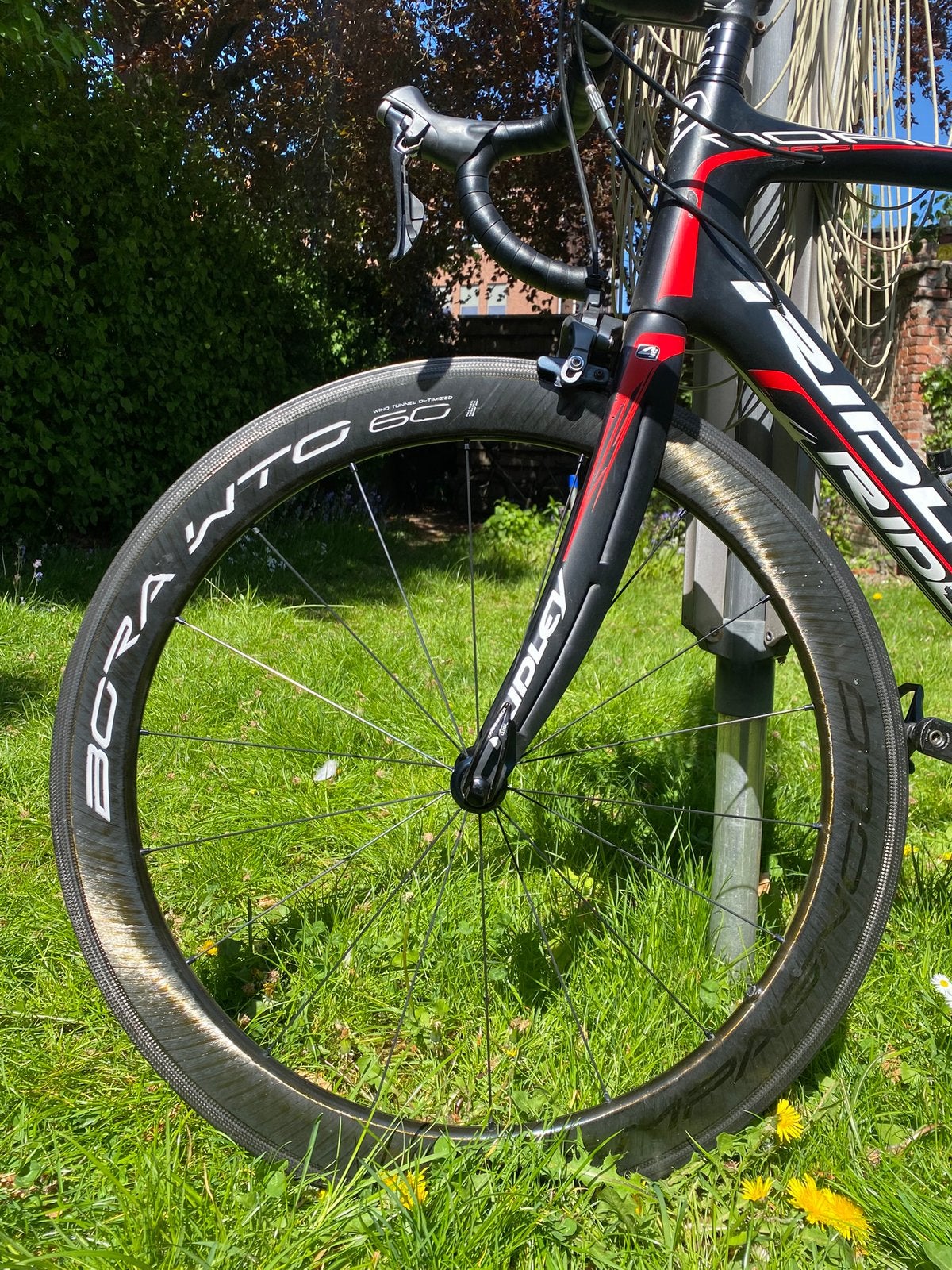 GEZOCHT: Carbon achterwiel 60mm (Velgrem), Ophalen, Zo goed als nieuw, Carbon, Velgrem