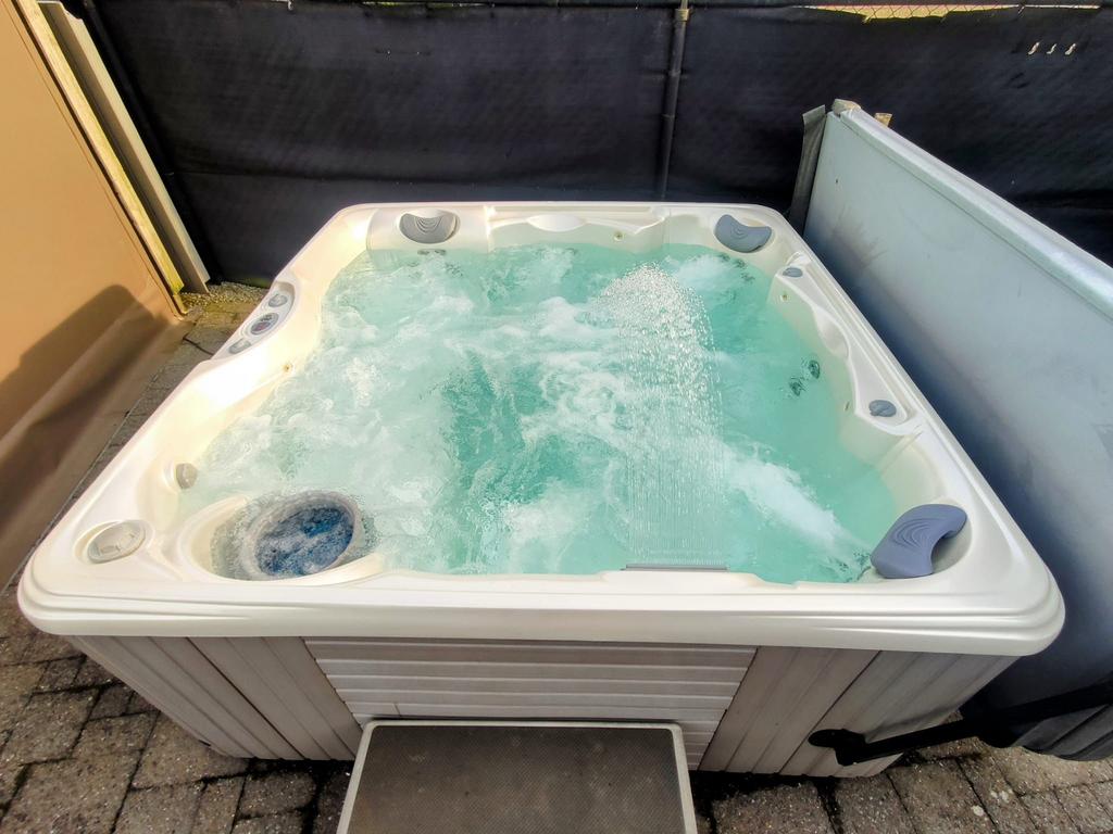 Jacuzzi Hotspring, Tuin en Terras, Ophalen, Zo goed als nieuw