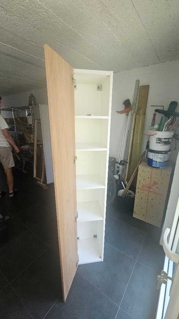 Lange kast met leggers, Huis en Inrichting, Badkamer | Badkamermeubels, Ophalen, (Half)hoge kast, Minder dan 50 cm, Zo goed als nieuw