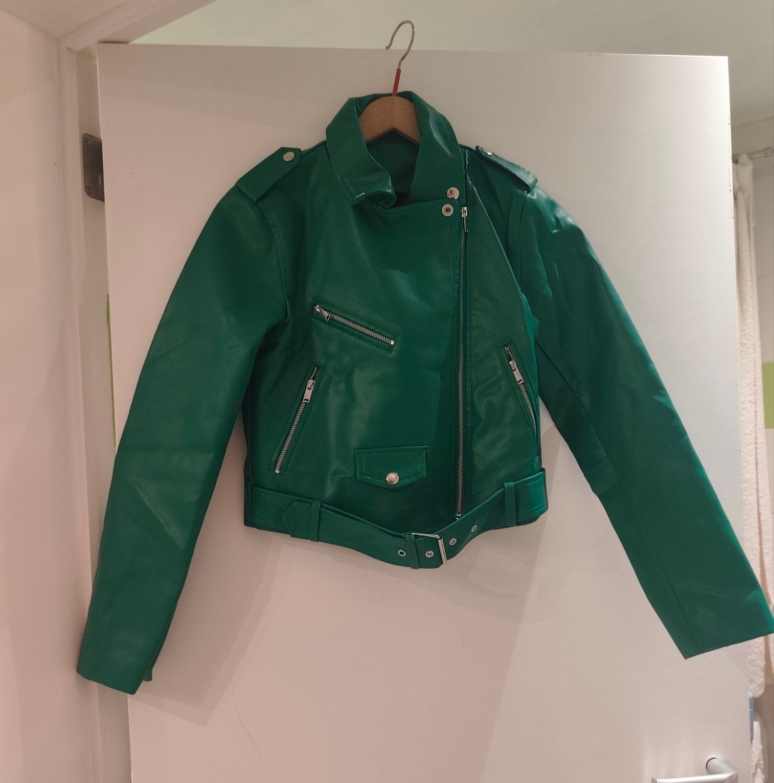 Prachtig groen veganistisch leer, perfect als nieuw. Maat M., Ophalen of Verzenden, Groen