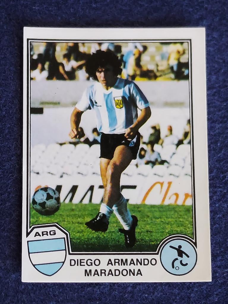Panini sticker voetbal ' Euro 1982 - D. Maradona ' #230, Ophalen of Verzenden, Nieuw, Poster, Plaatje of Sticker