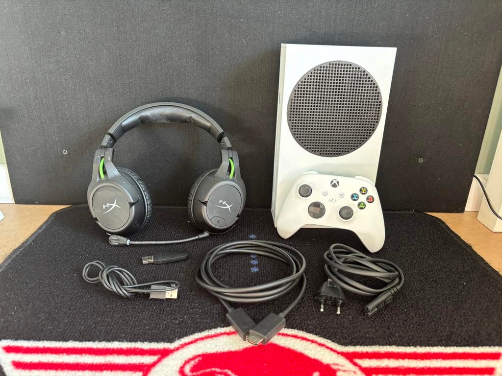 Xbox Series S 512GB + controller + HyperX CloudX headset, Consoles de jeu & Jeux vidéo, Consoles de jeu | Xbox Series X & S, Comme neuf