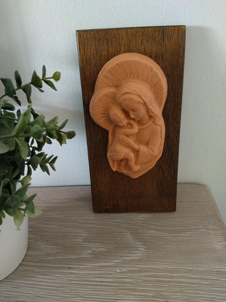 vintage houten wanddecoratie met wassen beeld op, Antiek en Kunst, Ophalen of Verzenden, Handgemaakt, Hout, Beeld