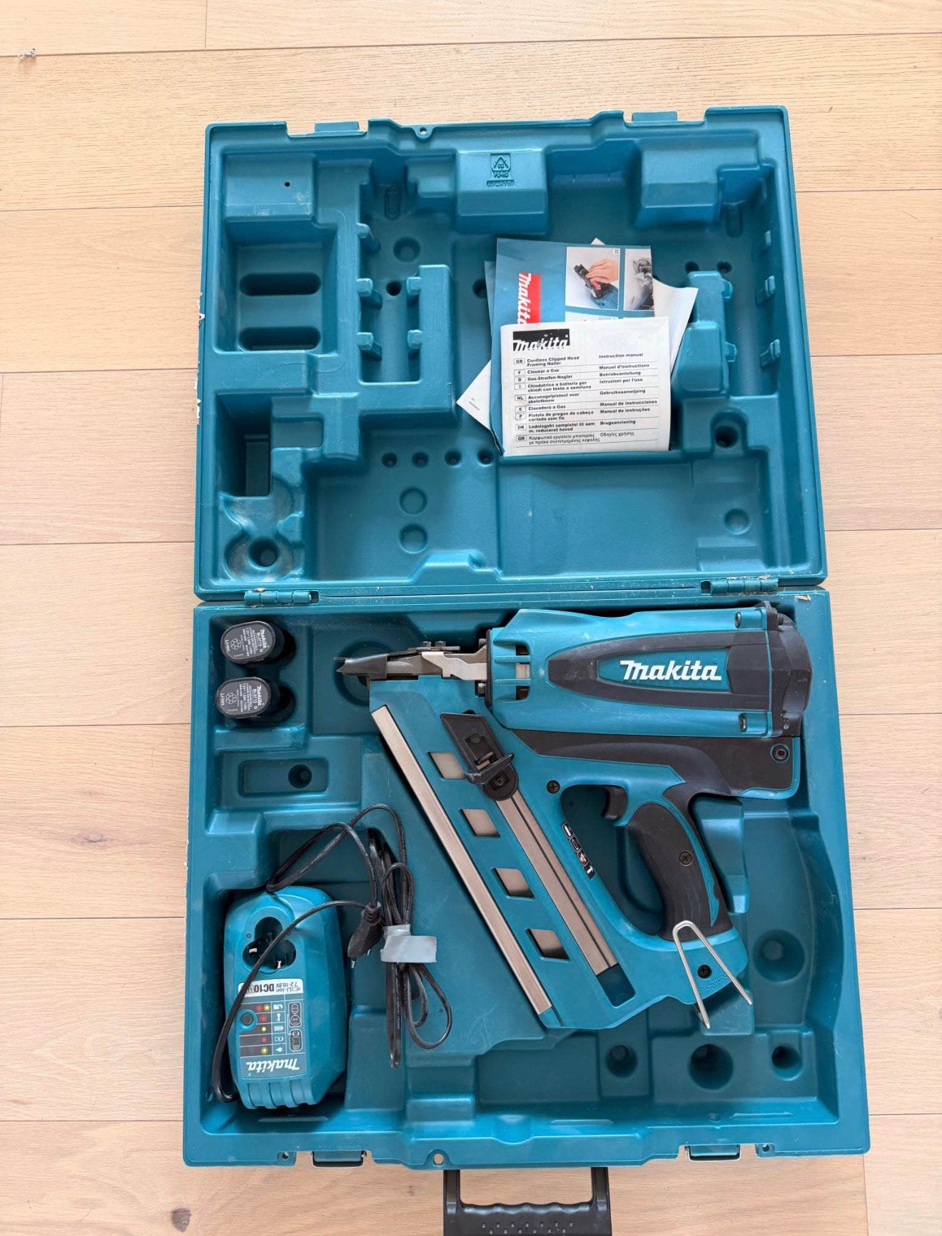 Makita GN900SE, Ophalen, Zo goed als nieuw