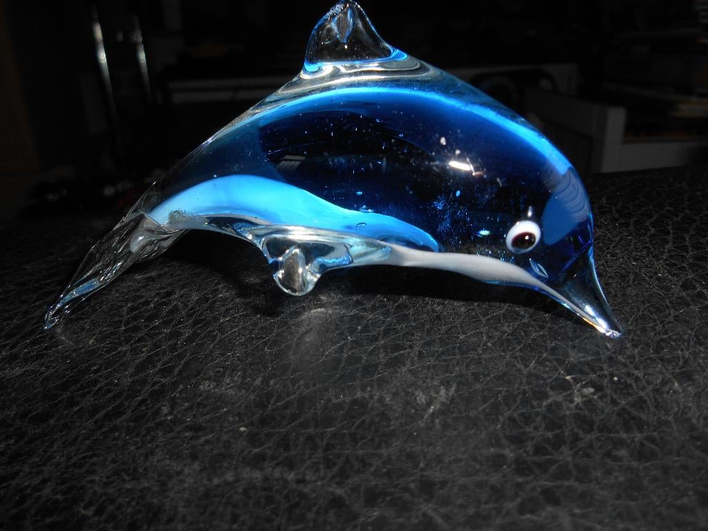Dauphin en verre +-11 cm, Antiquités & Art, Antiquités | Verre & Cristal, Enlèvement ou Envoi