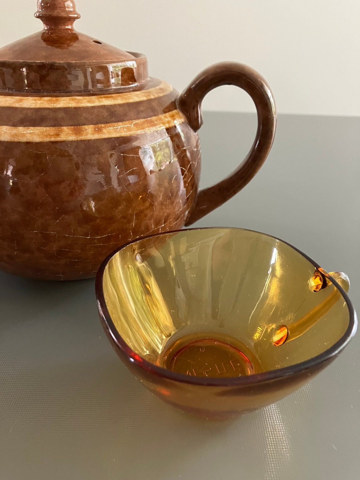 Theepot + 3 glazen kopjes., Huis en Inrichting, Ophalen of Verzenden, Porselein, Theepot