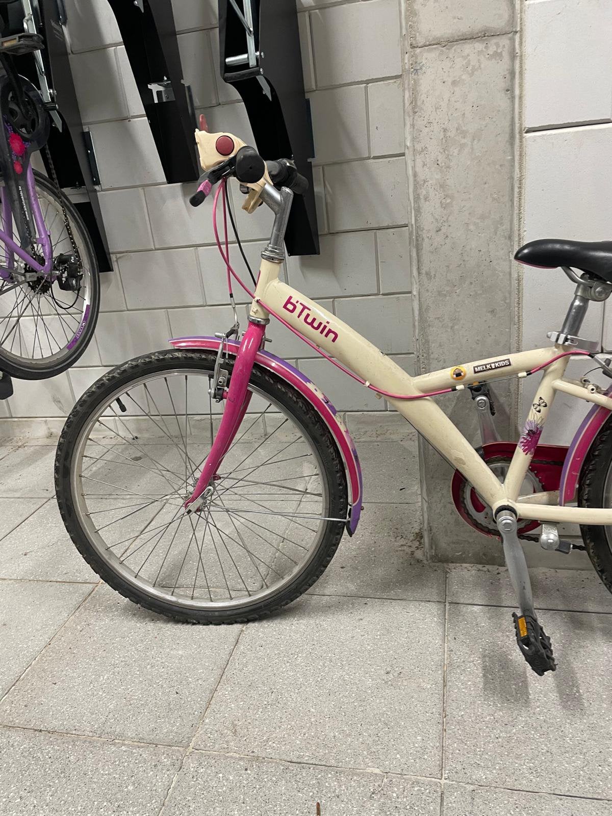 BTWIN kinderfiets crème-roze (-14 jaar), Ophalen, Gebruikt