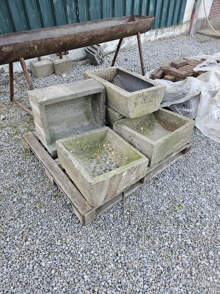 5 betonnen voederbakken, Accessoires
