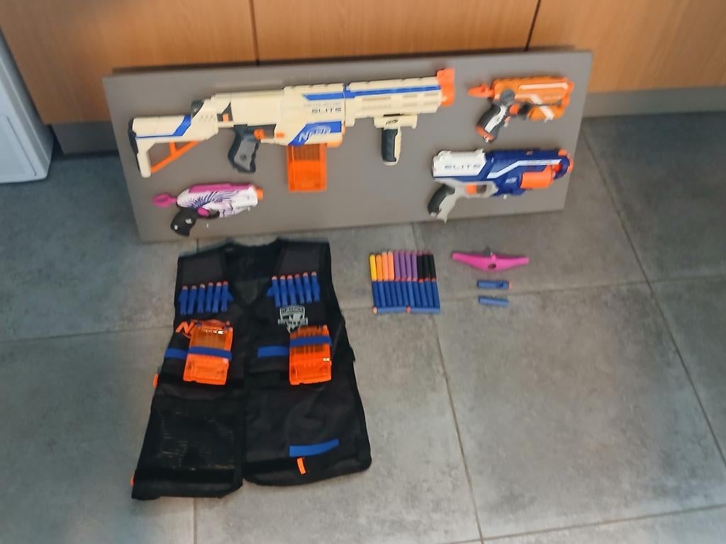 Set Nerf geweren incl. tactical vest en ophangplaat, Ophalen of Verzenden