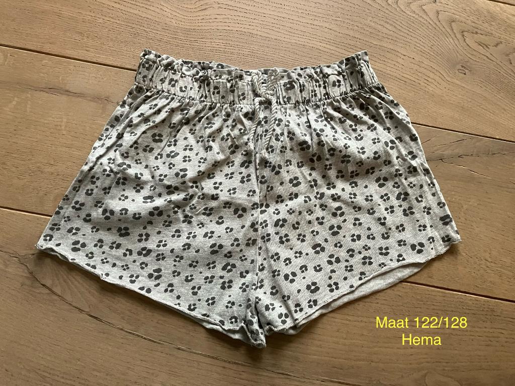 Short - Hema - Maat 122, Kinderen en Baby's, Kinderkleding | Maat 122, Broek, Gebruikt, Meisje, Ophalen of Verzenden