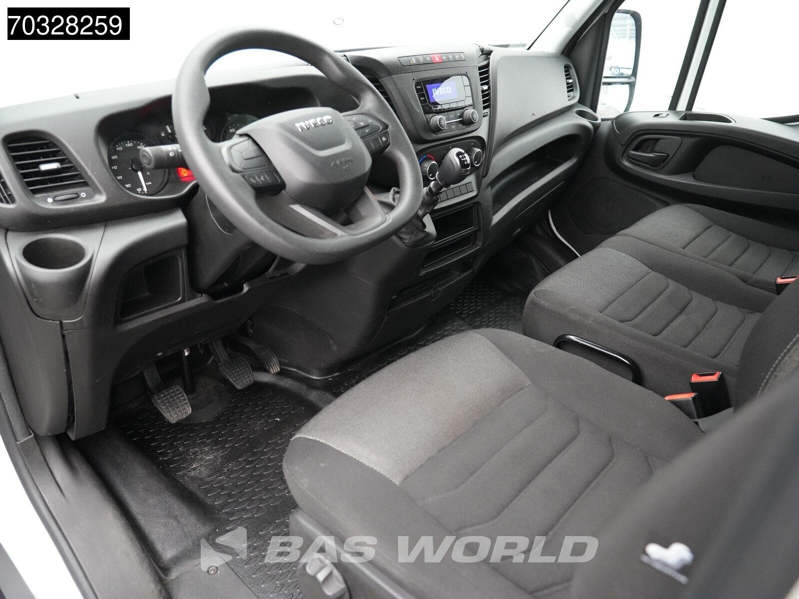 Iveco Daily 35C16 3.0L Laadklep Dubbellucht Bakwagen 160PK M, Auto's, Stof, Gebruikt, Euro 6, 4 cilinders