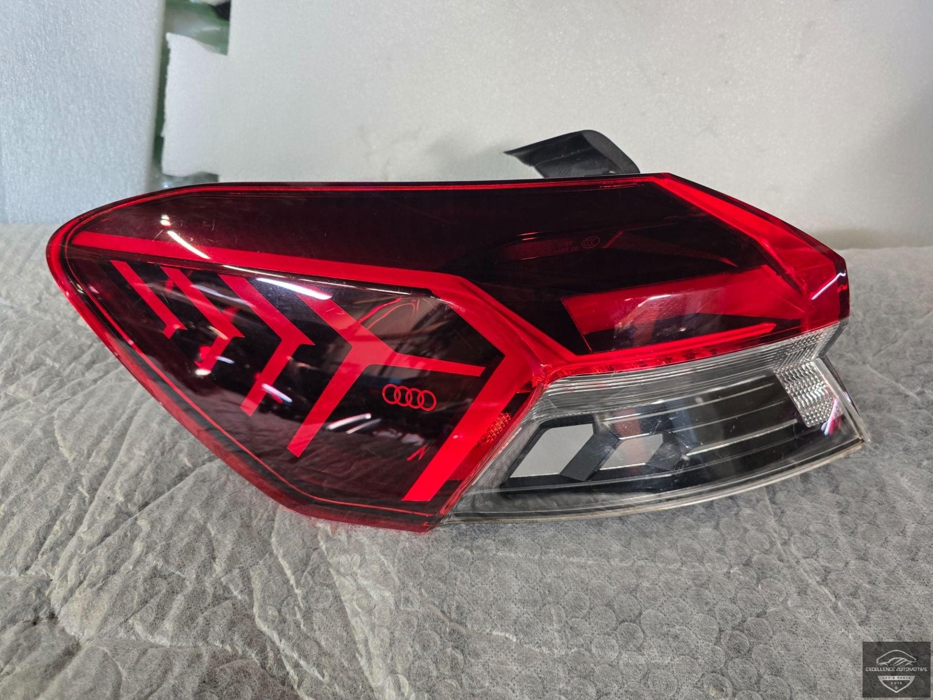 Audi Q4 E-Tron 2021+ LED Achterlicht links 89A945070, Gebruikt, AUDI AG, Auto-Union-Strasse 1
85045  Ingolstadt, DE, Audi