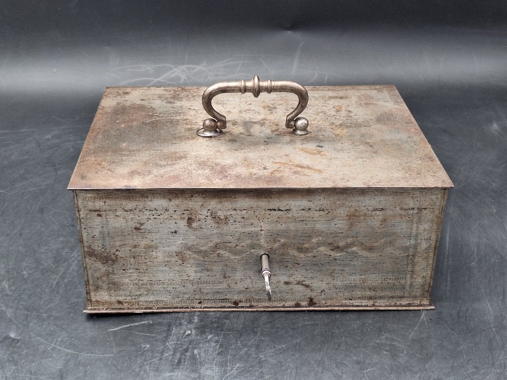 oud ijzeren kistje met sleutel, begin 1900, Antiek en Kunst, Ophalen of Verzenden