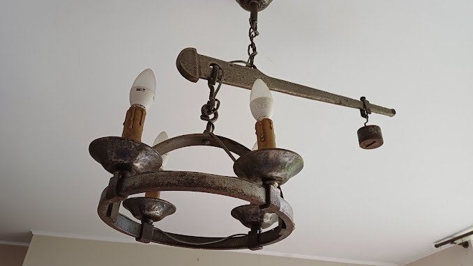 Luminaire médiéval – suspension balance romaine, Enlèvement