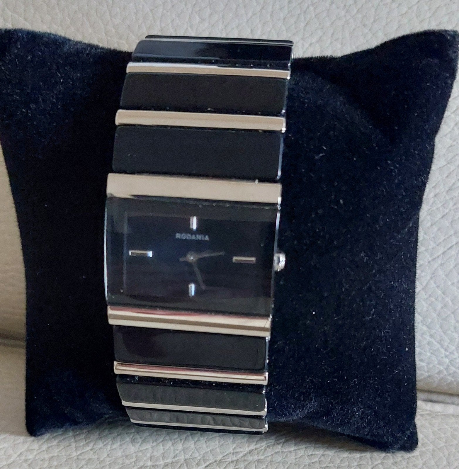 Rodania horloge-Stijlvol zwart en zilver polshorloge, Handtassen en Accessoires, Horloges | Dames, Ophalen, Staal, Staal, Polshorloge