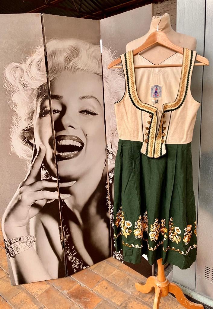 Originele DIRNDL OUTFIT . IMPEC ! Bloes zoek ik nog even ..., Kinderen en Baby's, Ophalen of Verzenden, Zo goed als nieuw, 170 of groter