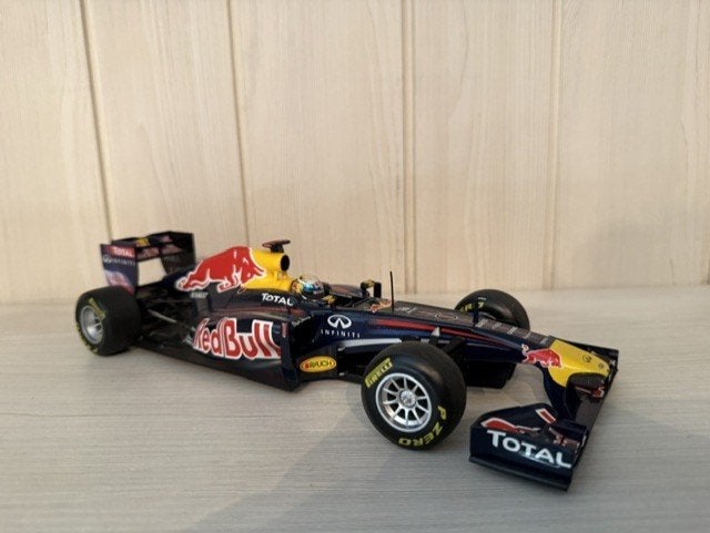 Minichamps 1/18 Red Bull F1 2011 Sebastian Vettel, Ophalen of Verzenden, Zo goed als nieuw, Auto, MiniChamps