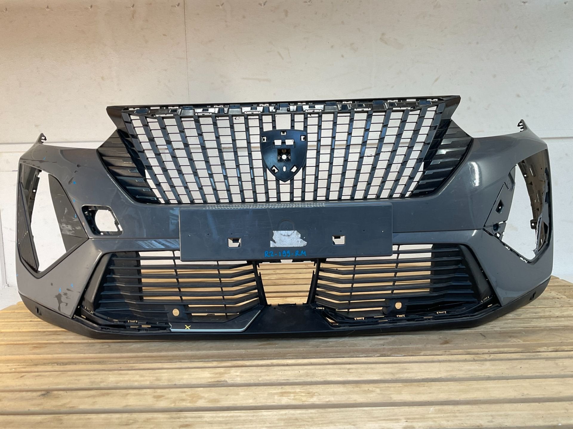 Bumper Peugeot 2008 II 9853151880 22-26 Voorbumper R2-199RM, Auto-onderdelen, Taurusavenue 1
2132 LS  Hoofddorp, NL, Gebruikt