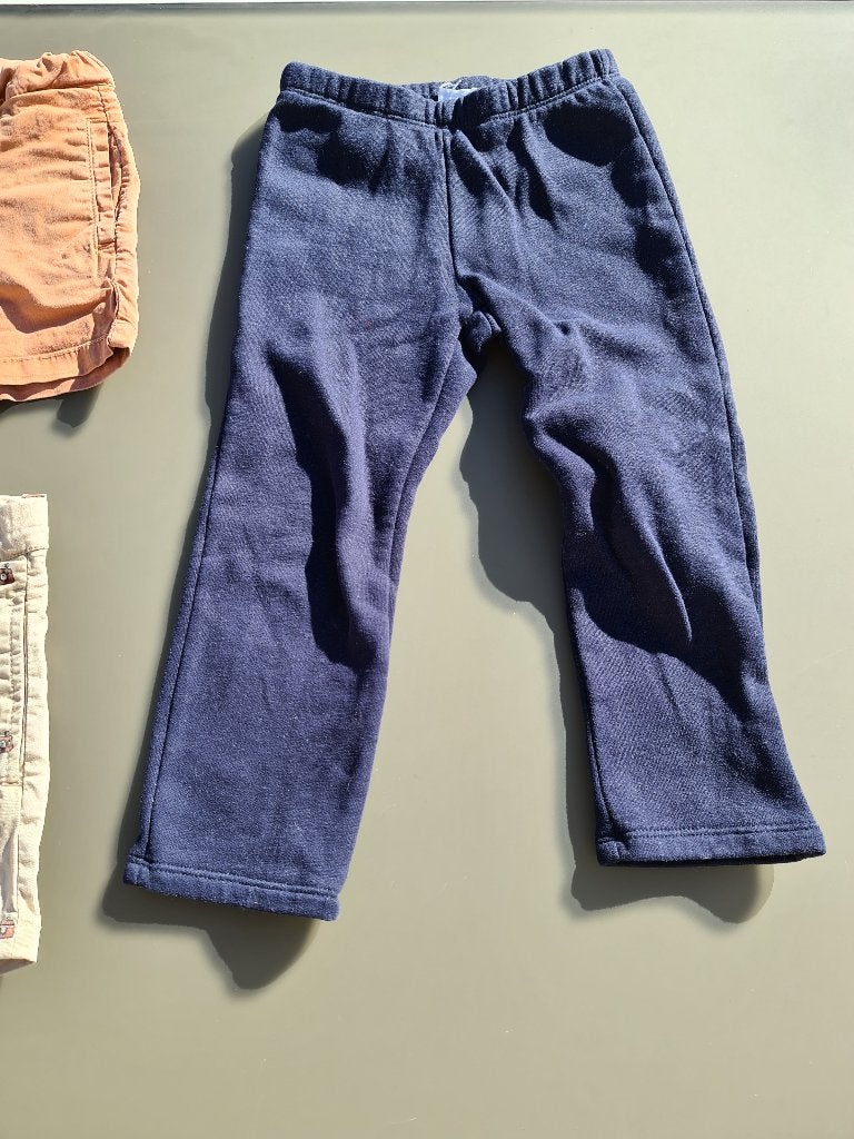 donker blauwe lange broek, CA, 98, Enfants & Bébés, Vêtements de bébé | Packs de vêtements pour bébés, Enlèvement, Comme neuf