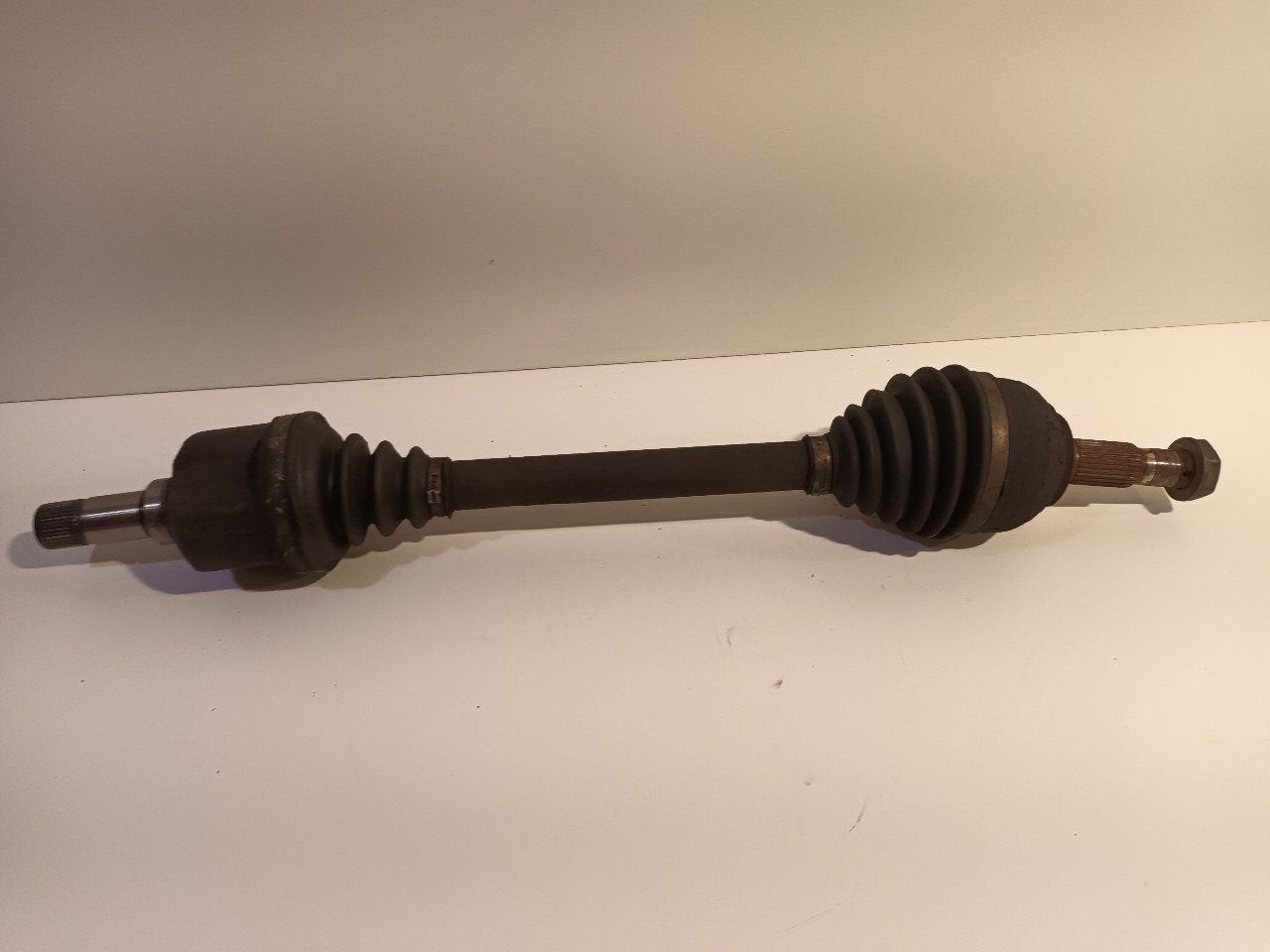 Aandrijfas links voor Peugeot 508, Auto-onderdelen, Onderdelen@venauto.nl, Van der Ven Autorecycling B.V., Gebruikt, Ettenseweg 76, 4706 PB Roosendaal, The Netherlands